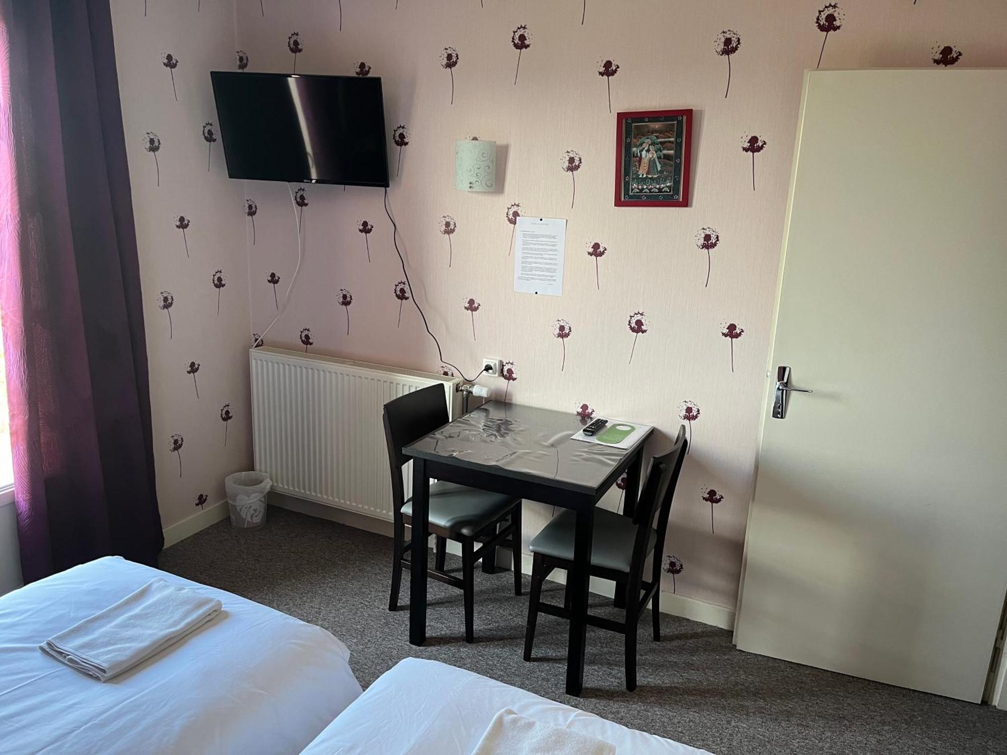 Hotel Le Lyon Vert Commentry Luaran gambar