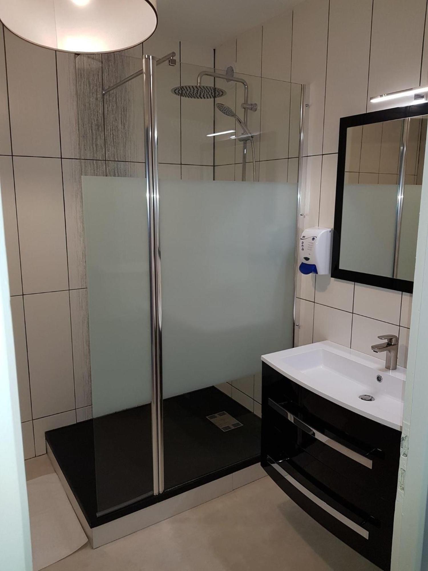 Hotel Le Lyon Vert Commentry Luaran gambar