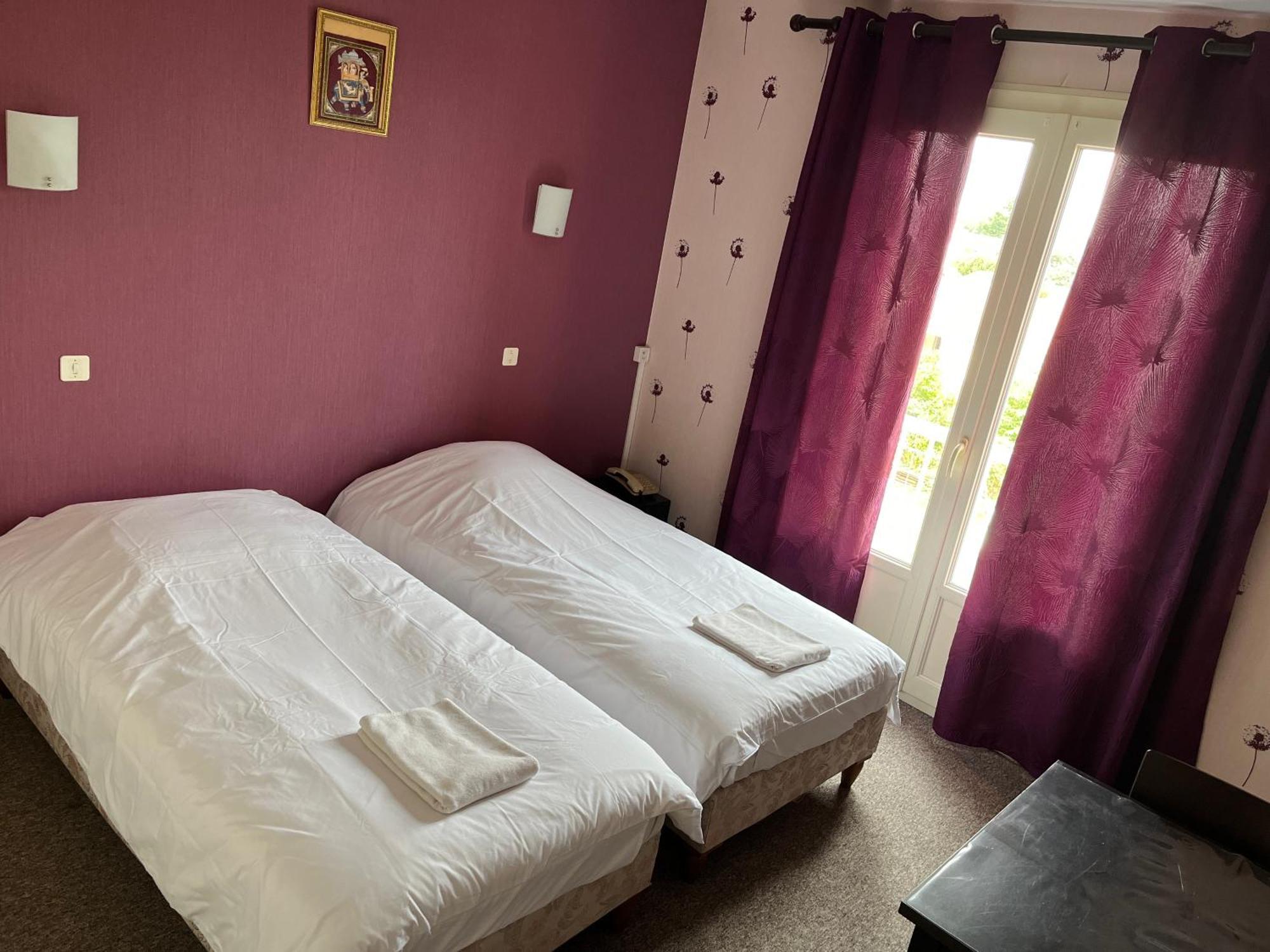 Hotel Le Lyon Vert Commentry Luaran gambar