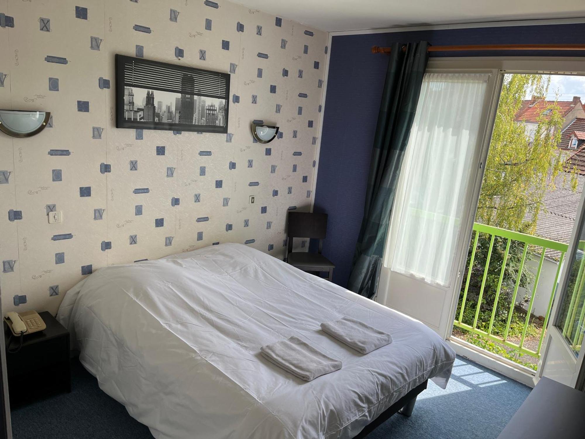 Hotel Le Lyon Vert Commentry Luaran gambar