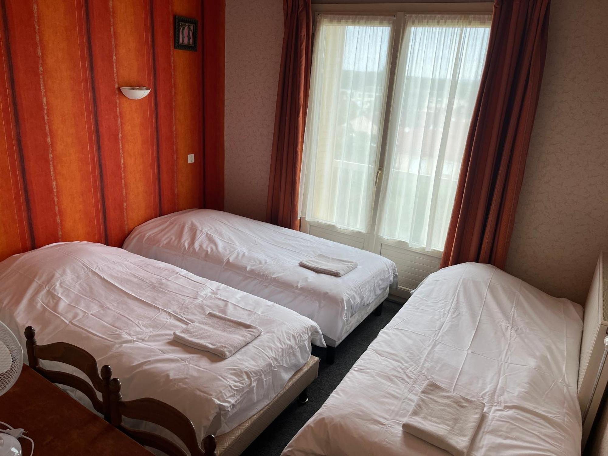 Hotel Le Lyon Vert Commentry Luaran gambar