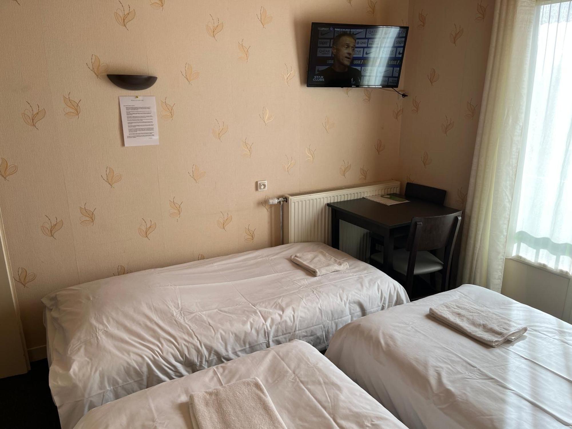 Hotel Le Lyon Vert Commentry Luaran gambar