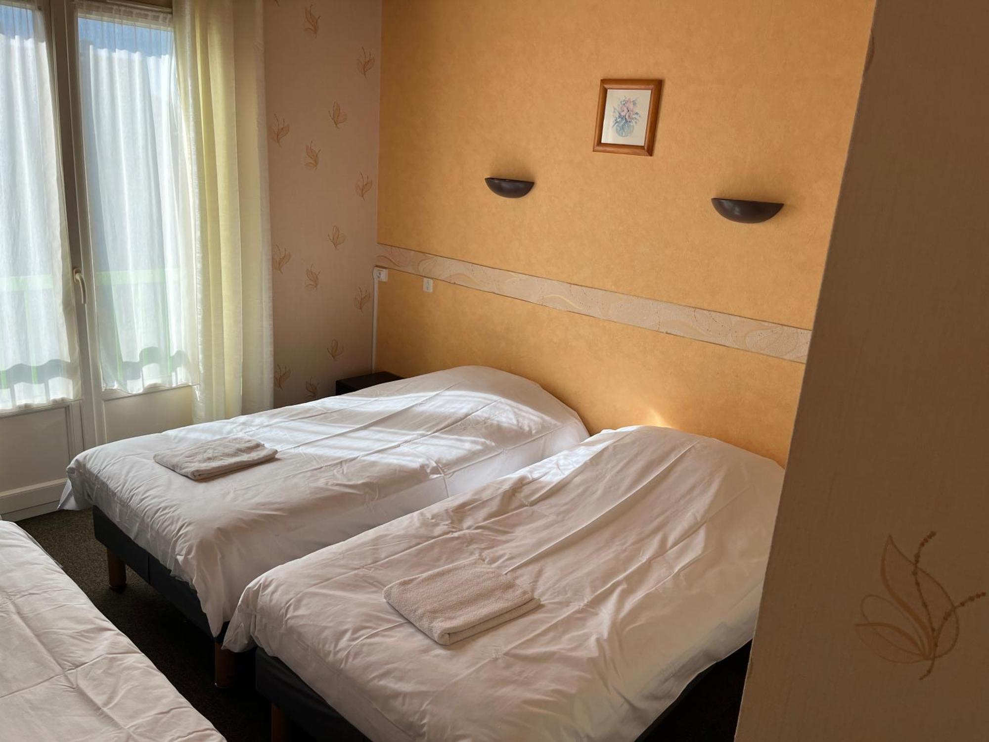 Hotel Le Lyon Vert Commentry Luaran gambar