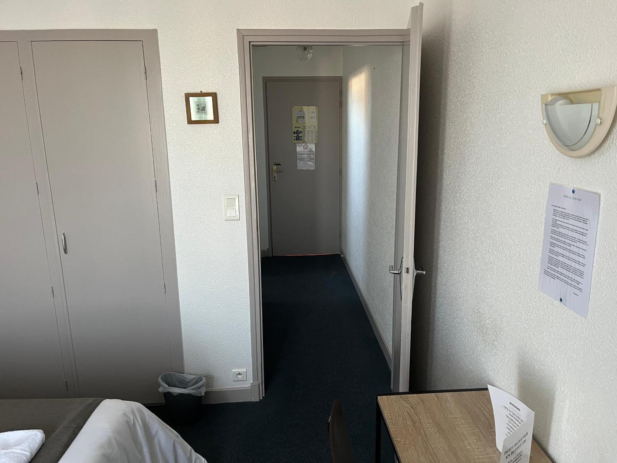 Hotel Le Lyon Vert Commentry Luaran gambar