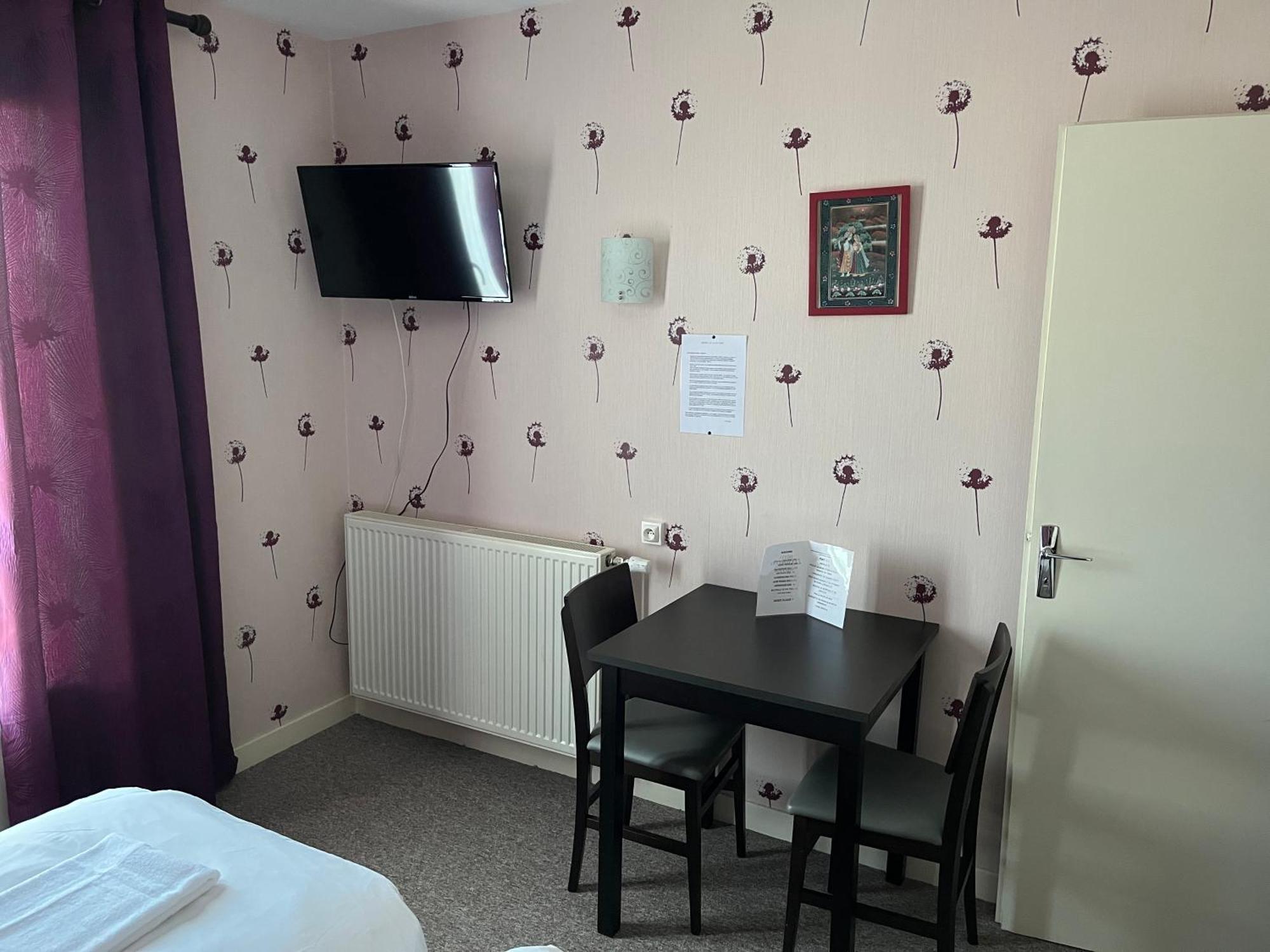 Hotel Le Lyon Vert Commentry Luaran gambar