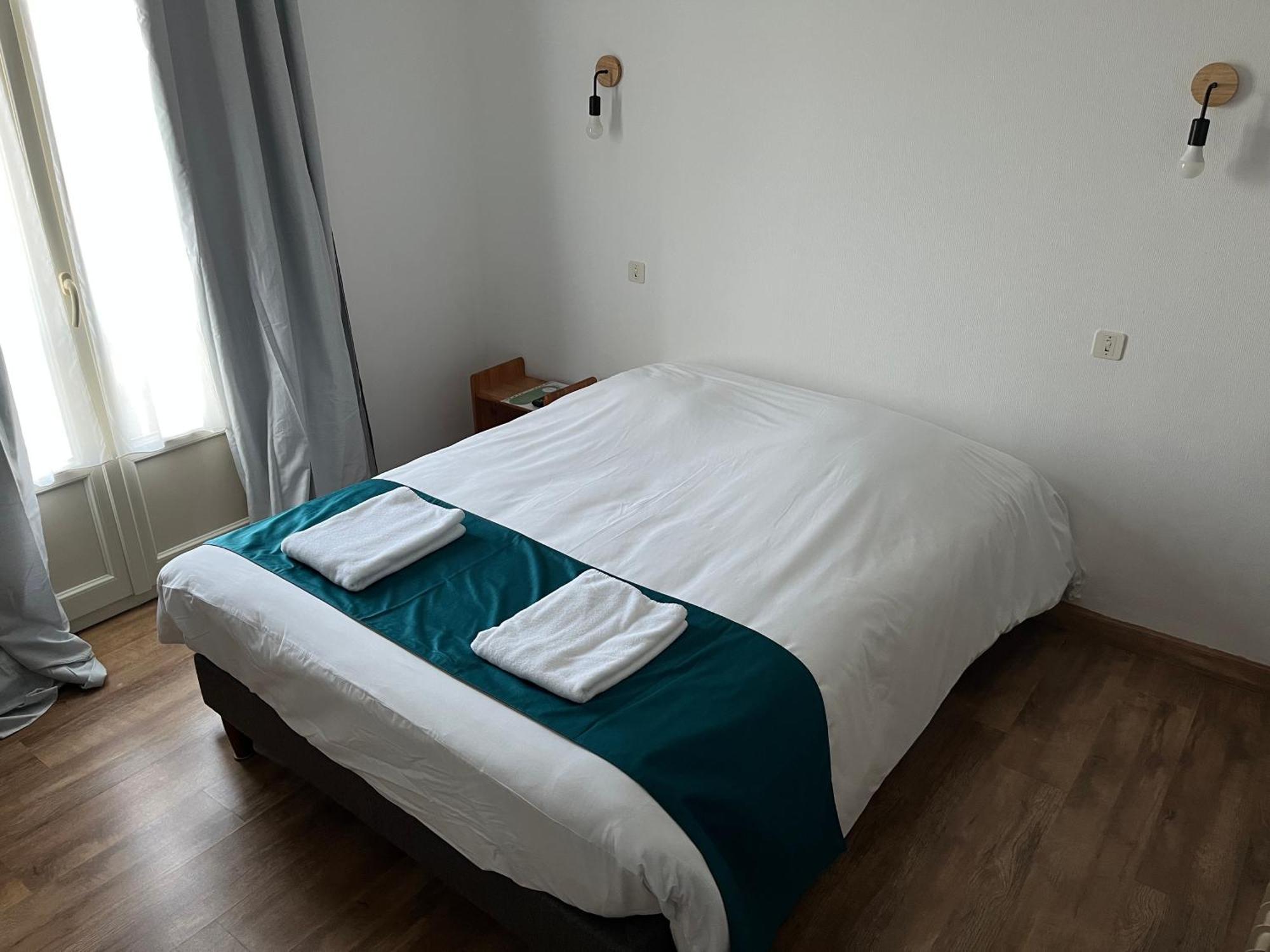 Hotel Le Lyon Vert Commentry Luaran gambar