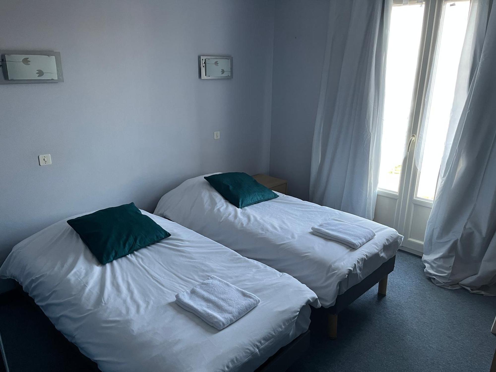 Hotel Le Lyon Vert Commentry Luaran gambar