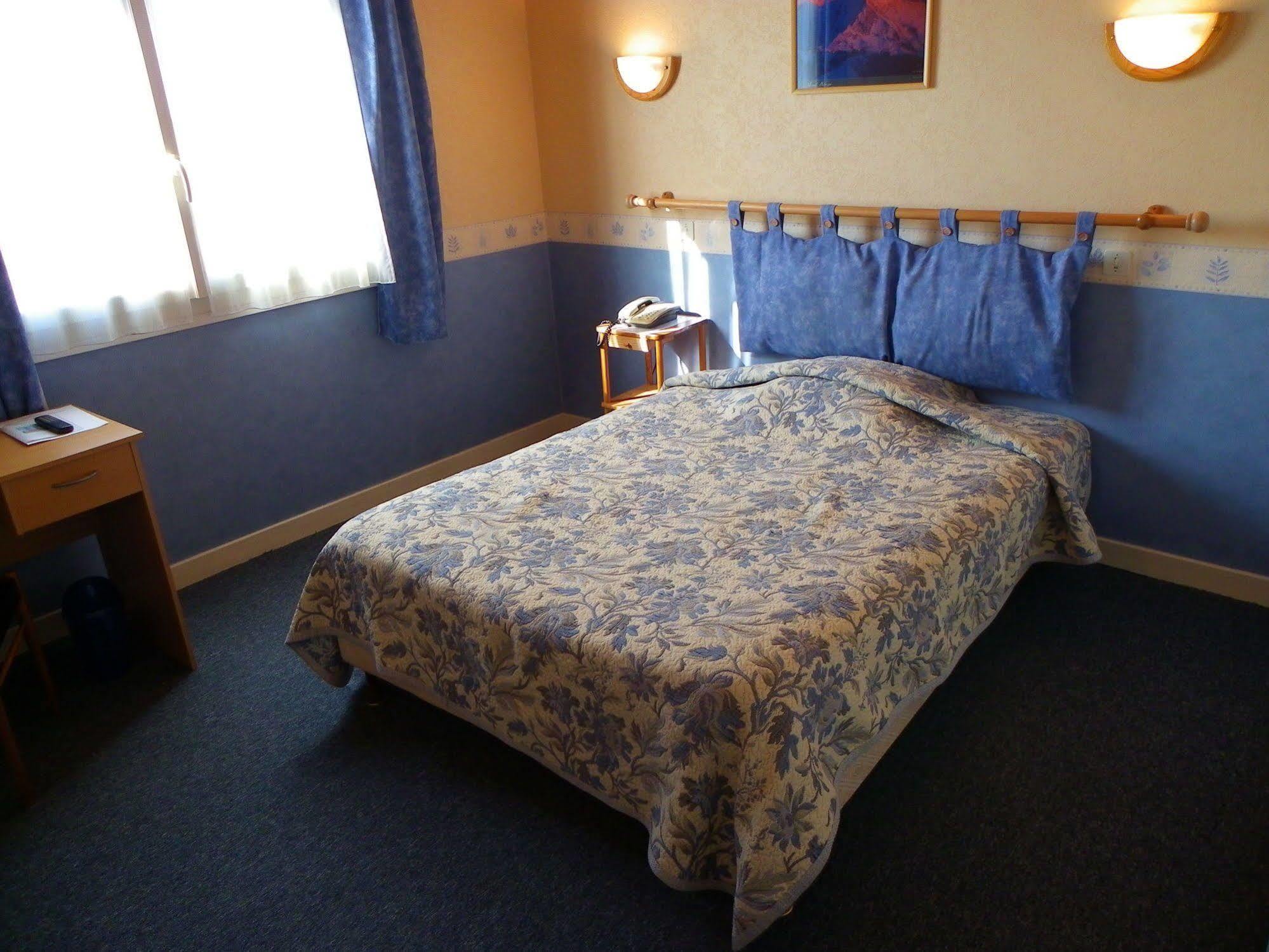 Hotel Le Lyon Vert Commentry Luaran gambar